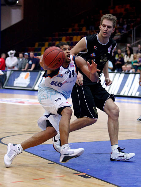 进攻战术中 进攻战术中