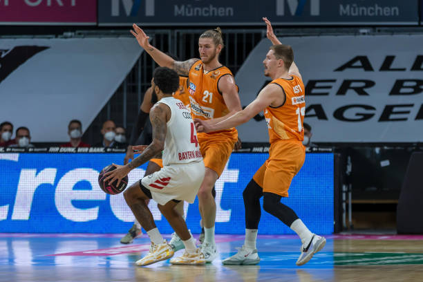 牙站正赛中 牙站正赛中